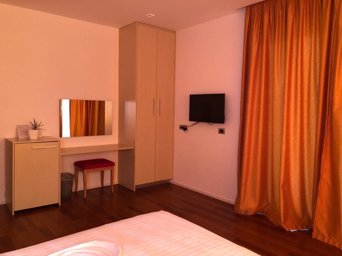 Nemesis Hotel Sarandë Eksteriør billede