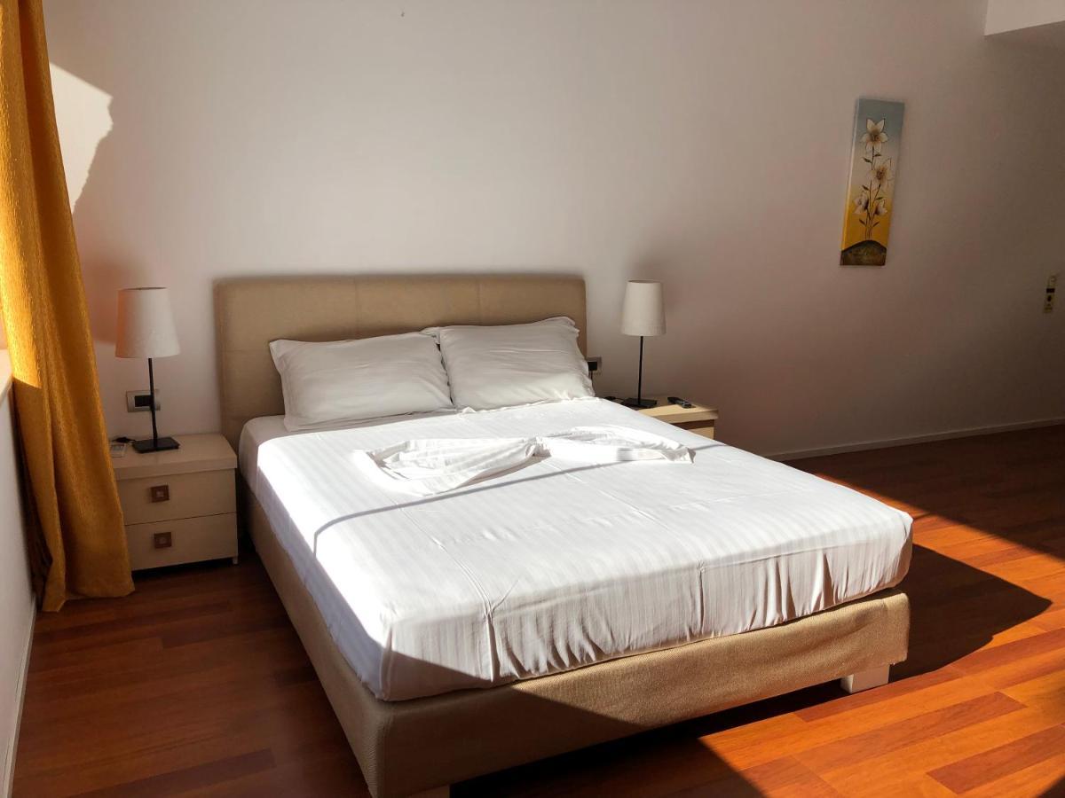 Nemesis Hotel Sarandë Eksteriør billede
