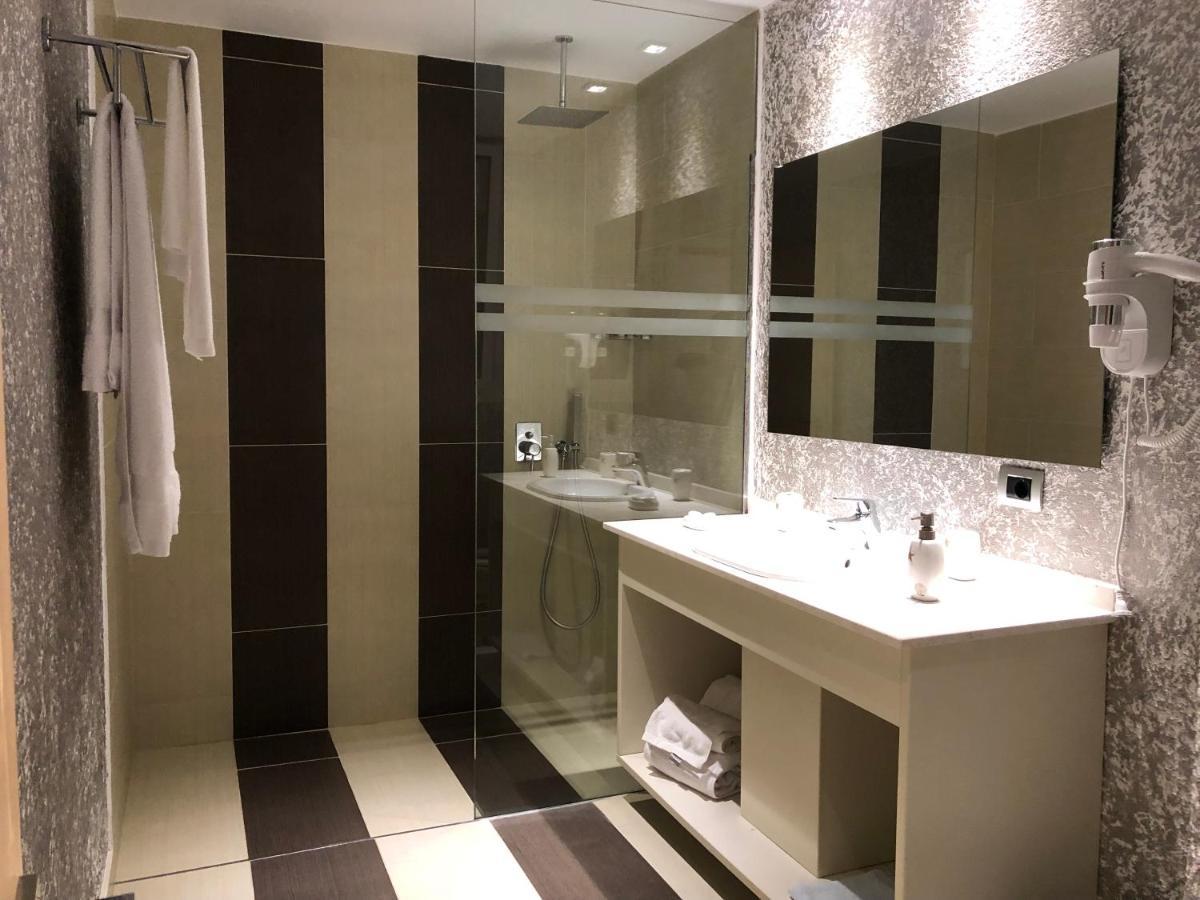 Nemesis Hotel Sarandë Eksteriør billede