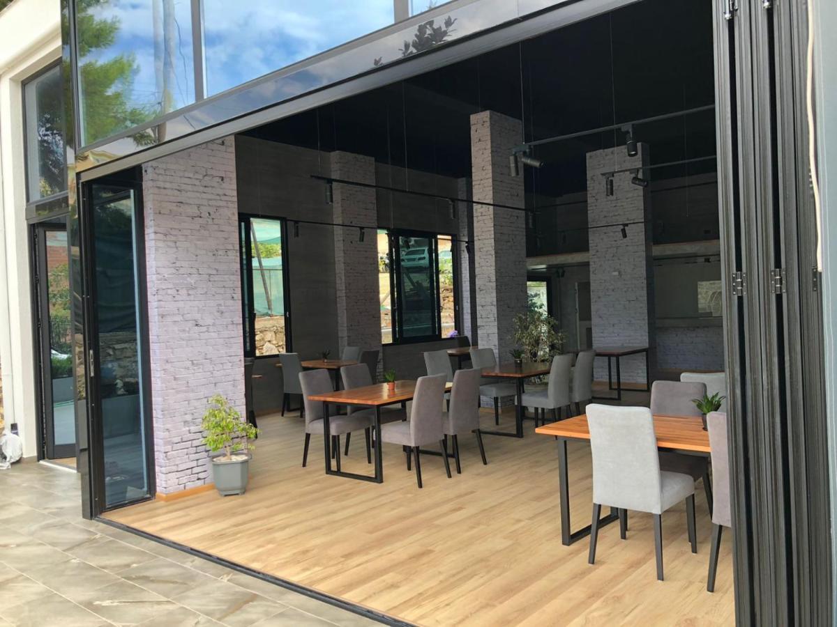 Nemesis Hotel Sarandë Eksteriør billede