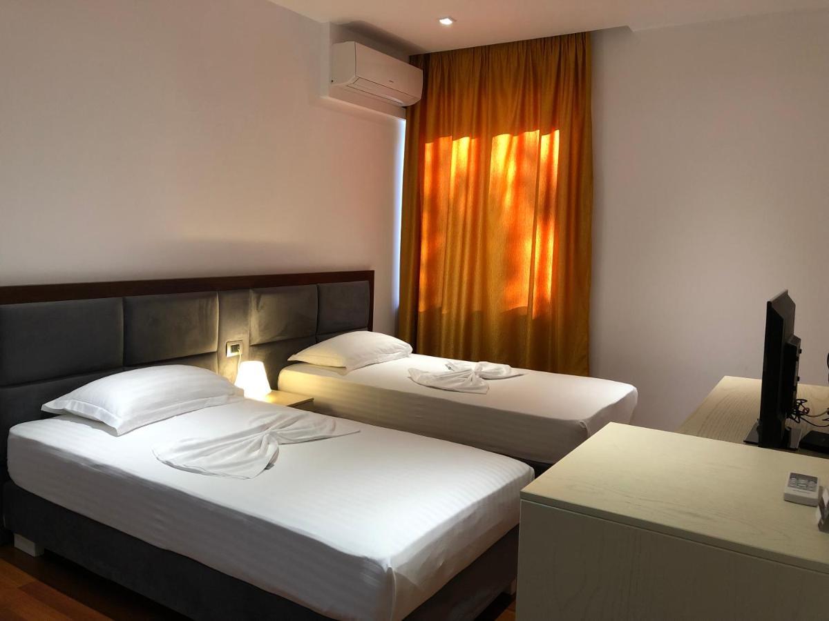 Nemesis Hotel Sarandë Eksteriør billede