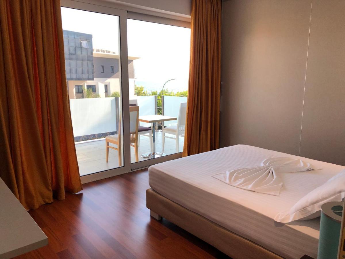 Nemesis Hotel Sarandë Eksteriør billede