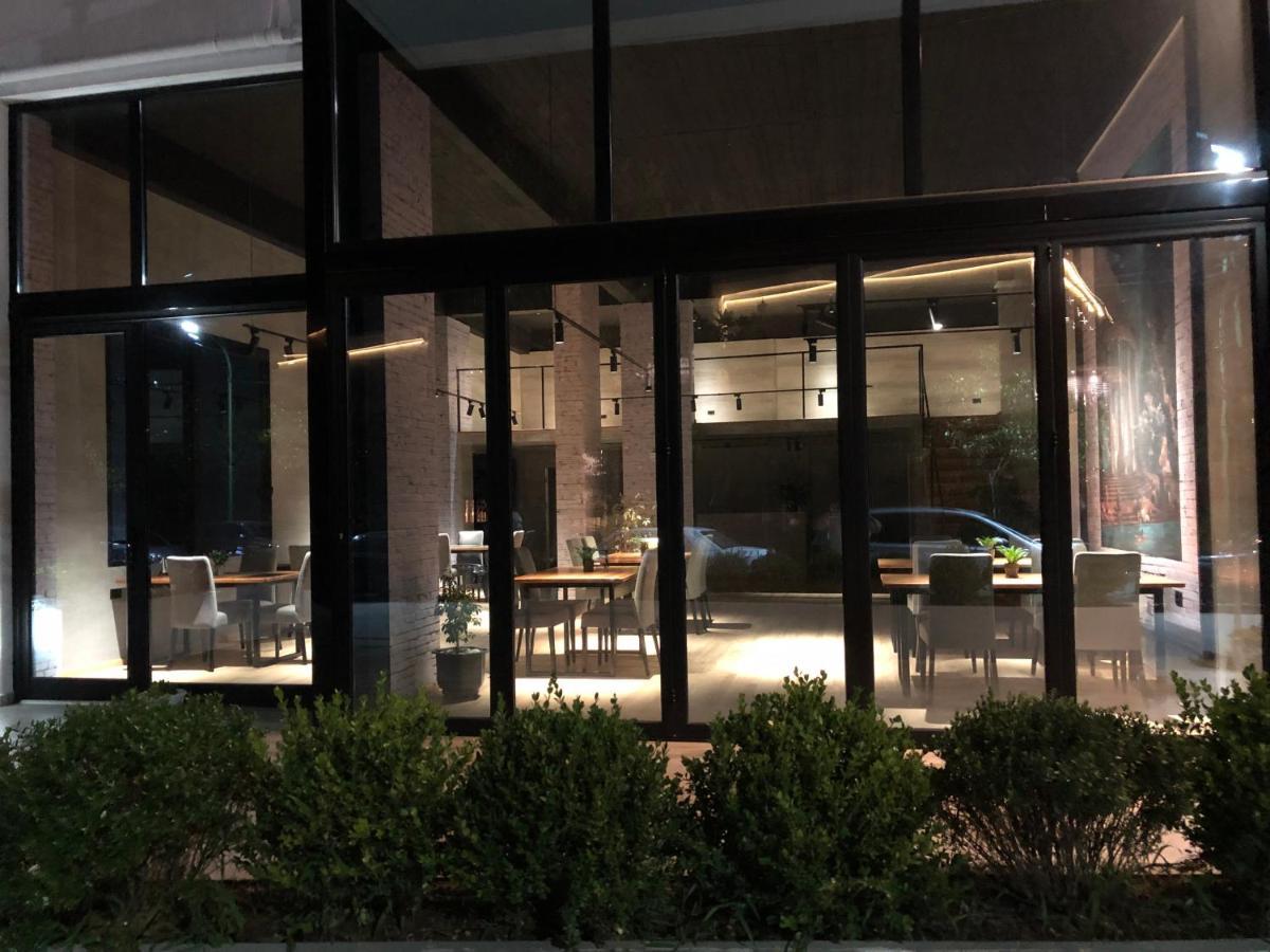 Nemesis Hotel Sarandë Eksteriør billede