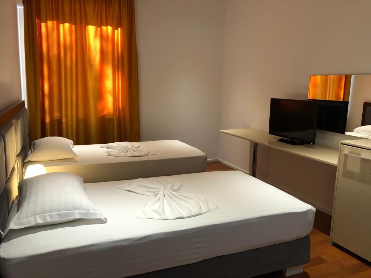 Nemesis Hotel Sarandë Eksteriør billede