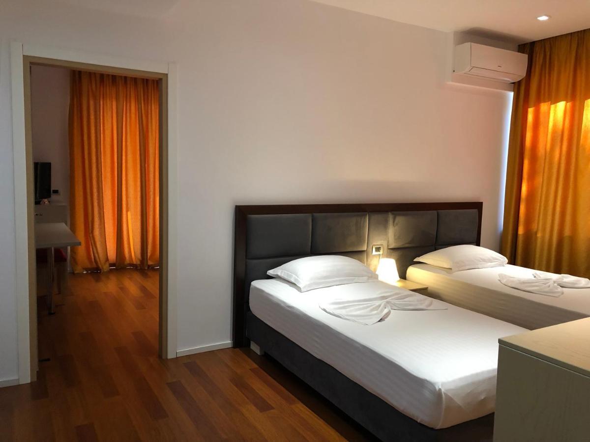 Nemesis Hotel Sarandë Eksteriør billede