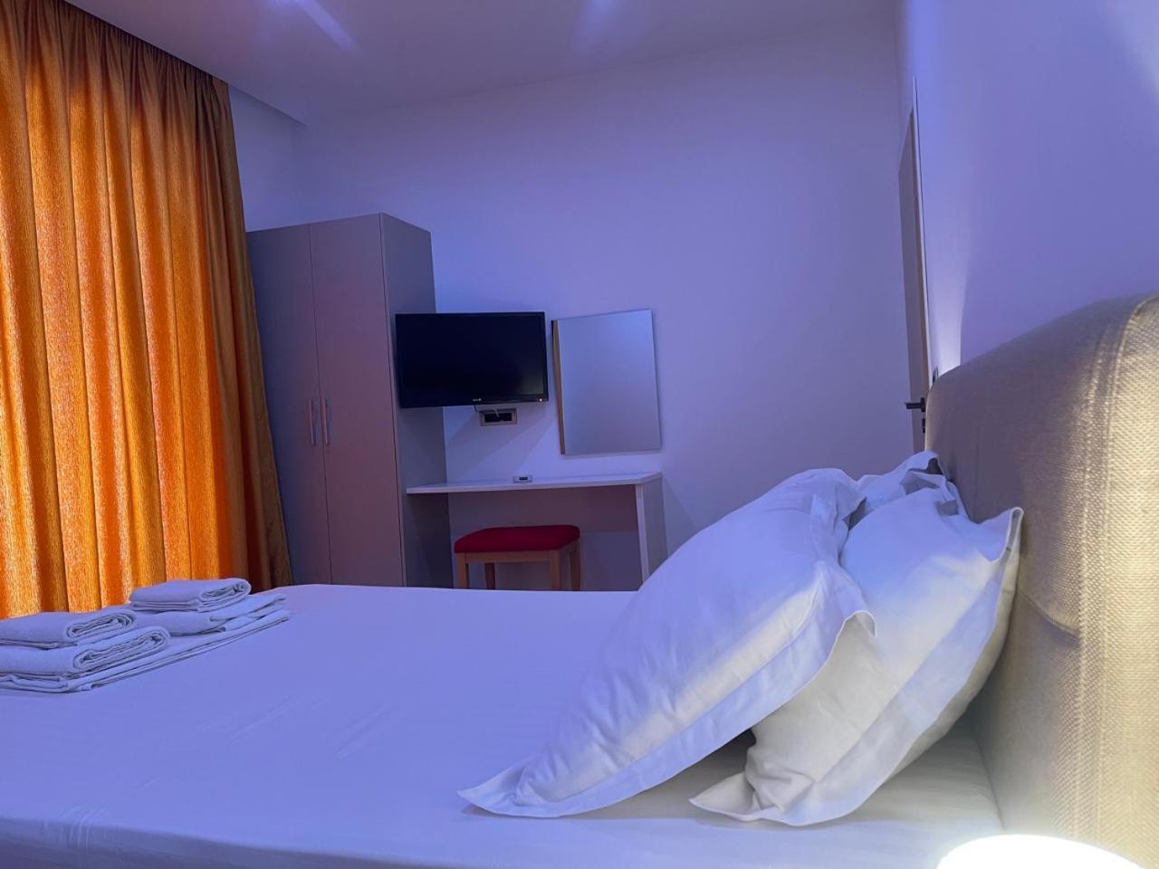 Nemesis Hotel Sarandë Eksteriør billede