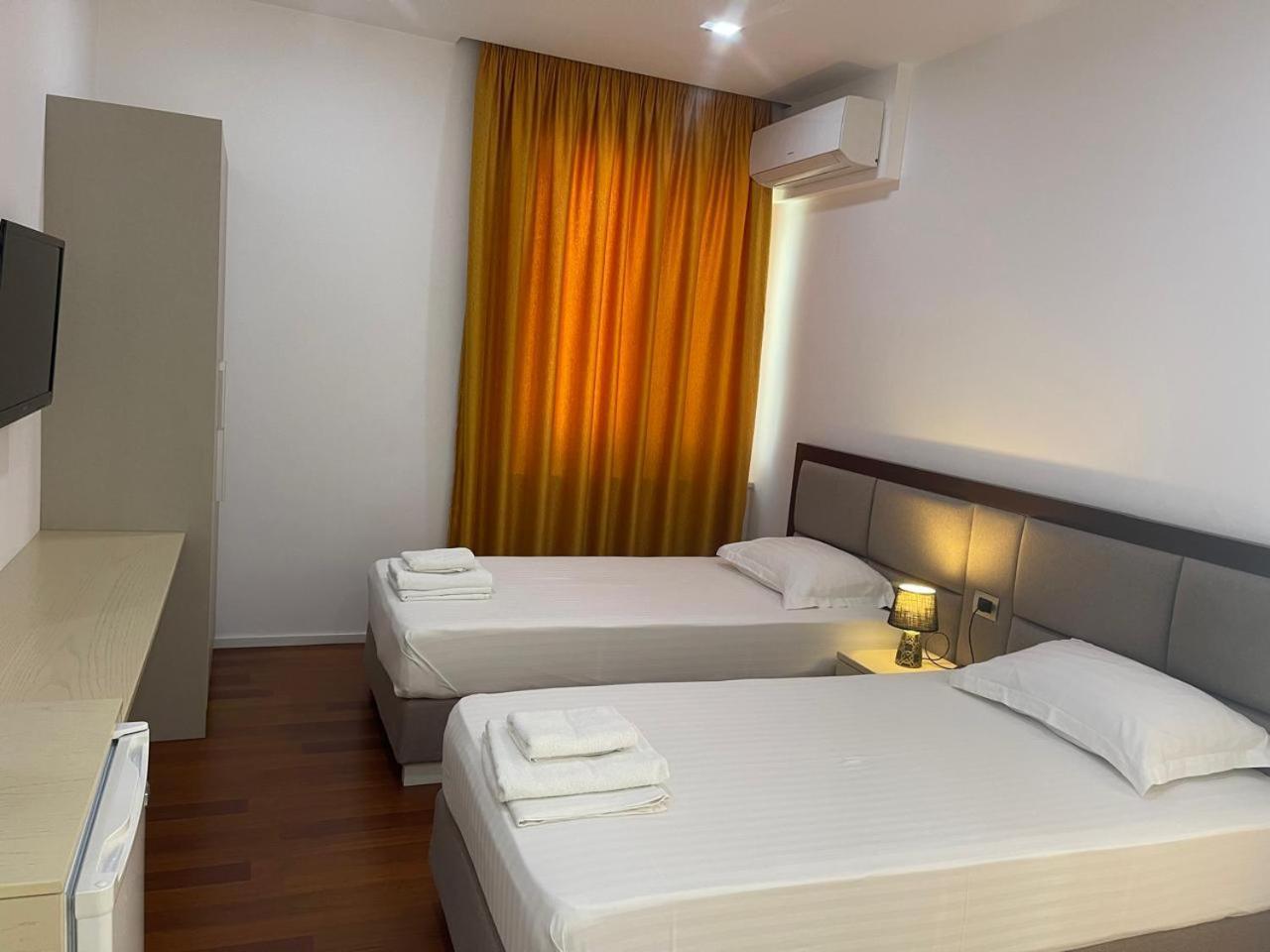 Nemesis Hotel Sarandë Eksteriør billede