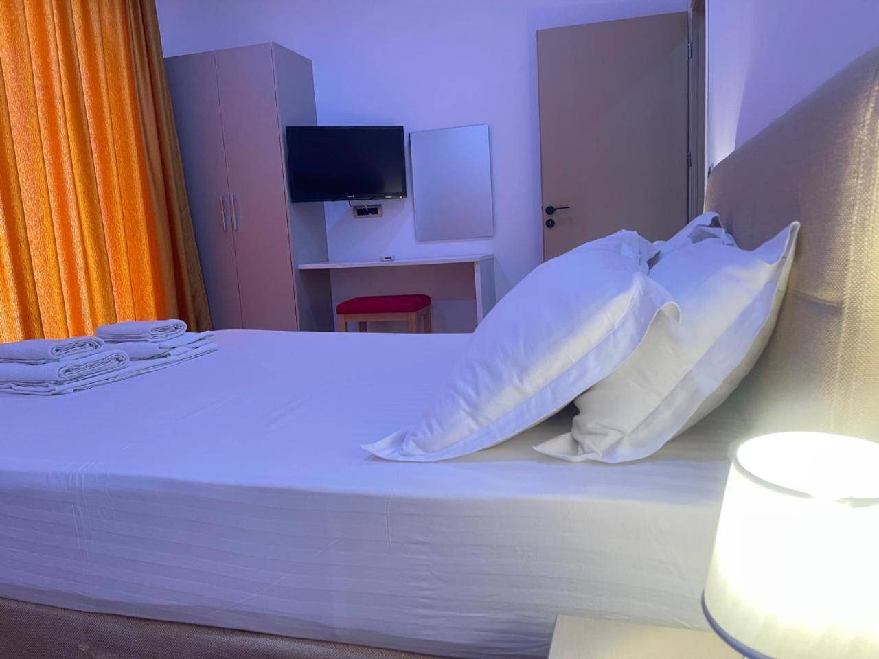 Nemesis Hotel Sarandë Eksteriør billede
