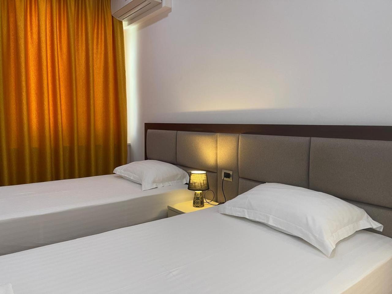 Nemesis Hotel Sarandë Eksteriør billede