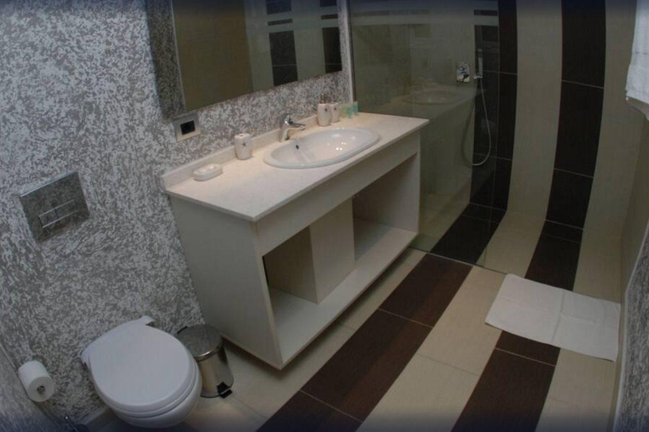 Nemesis Hotel Sarandë Eksteriør billede