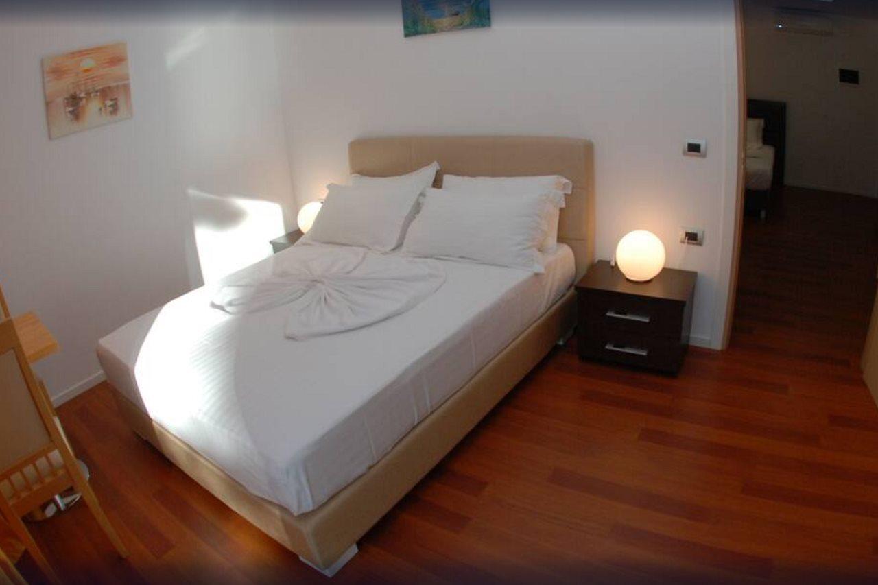 Nemesis Hotel Sarandë Eksteriør billede